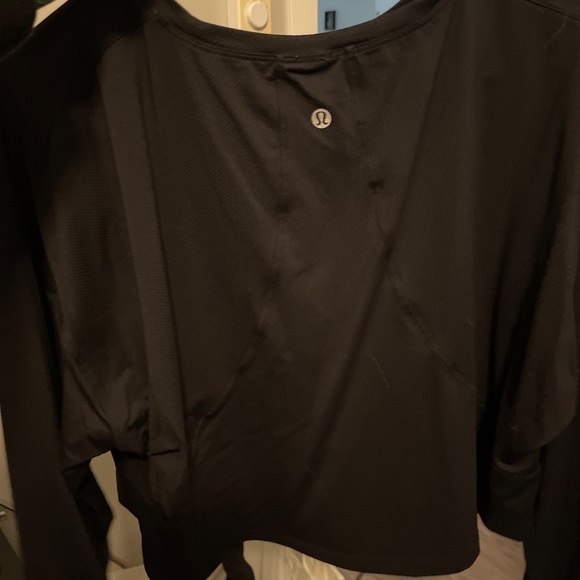 Black Lulu lemon top - Picture 2 of 2